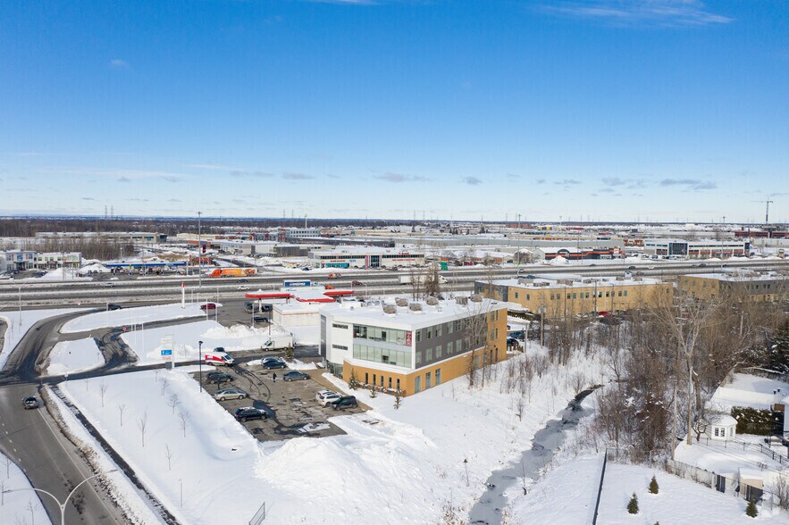 More Photos Of 3333 Av 100e, Laval Medical For Lease