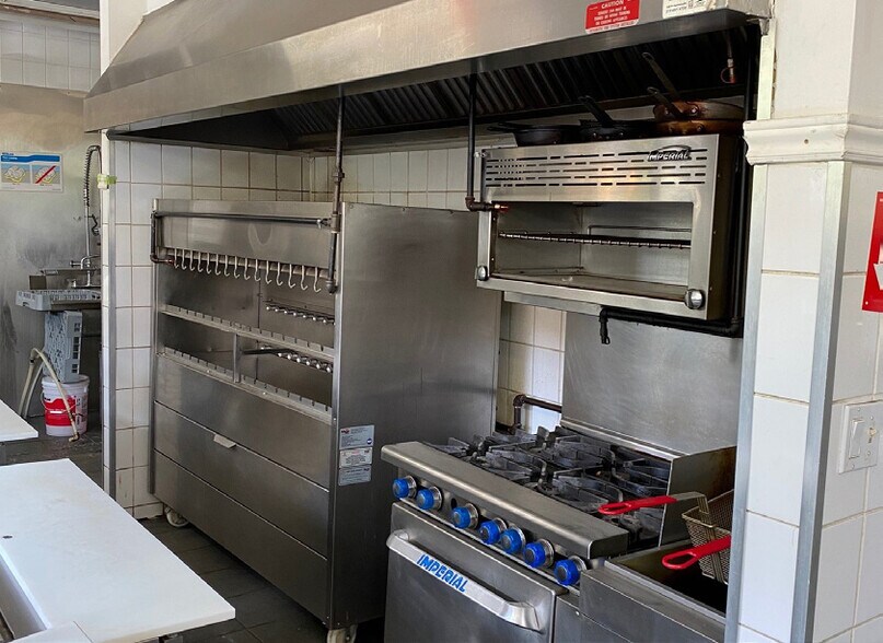 More Photos Of 45 King St, London General Retail For Lease