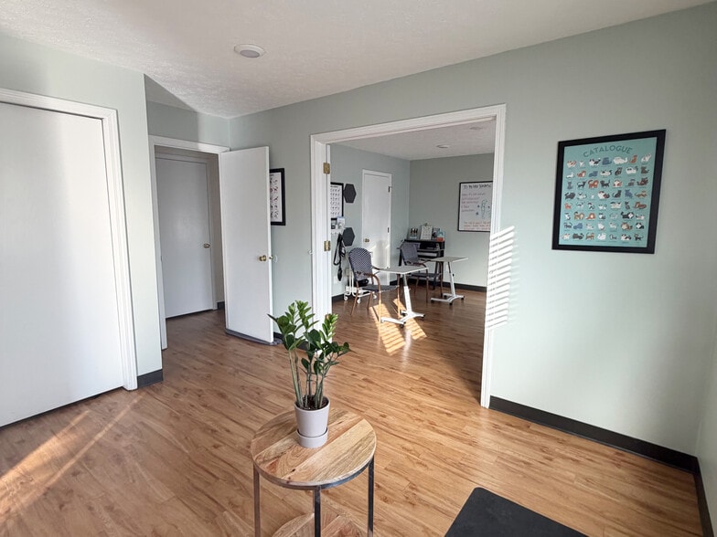 More Photos Of 950 N Rangeline Rd, Carmel Office For Lease