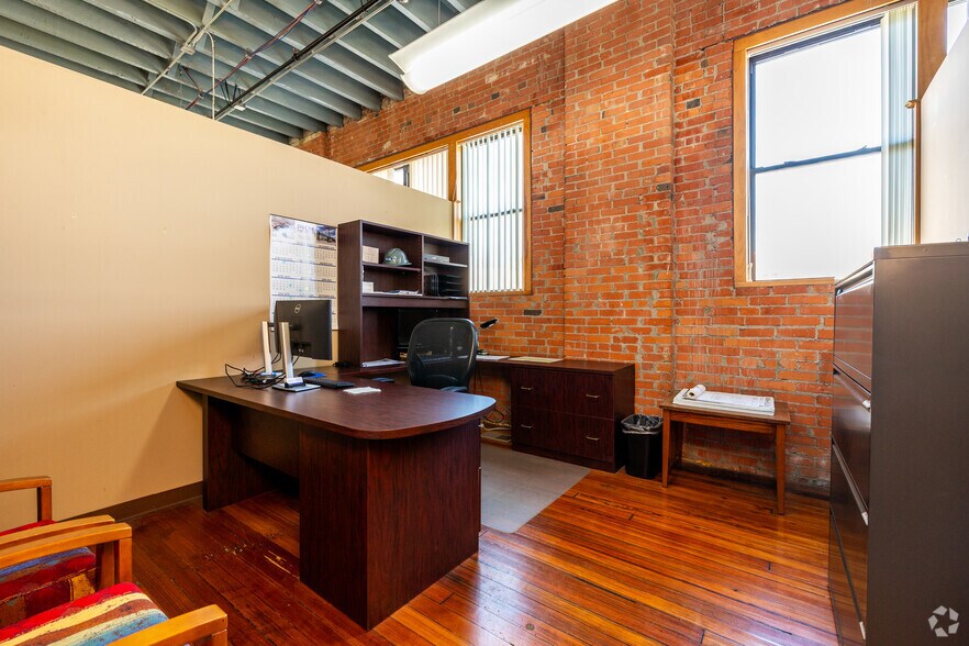 More Photos Of 400 Admiral Blvd, Kansas City Office For Sale