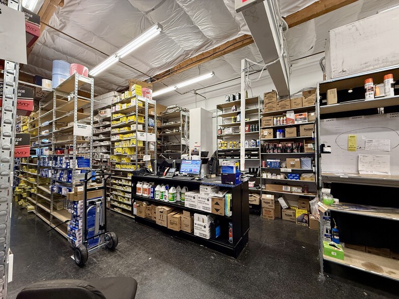 More Photos Of 17401 SE McLoughlin Blvd, Milwaukie Freestanding For Lease