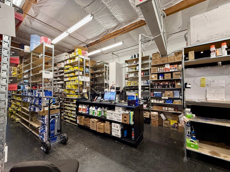 More Photos Of 17401 SE McLoughlin Blvd, Milwaukie Freestanding For Lease