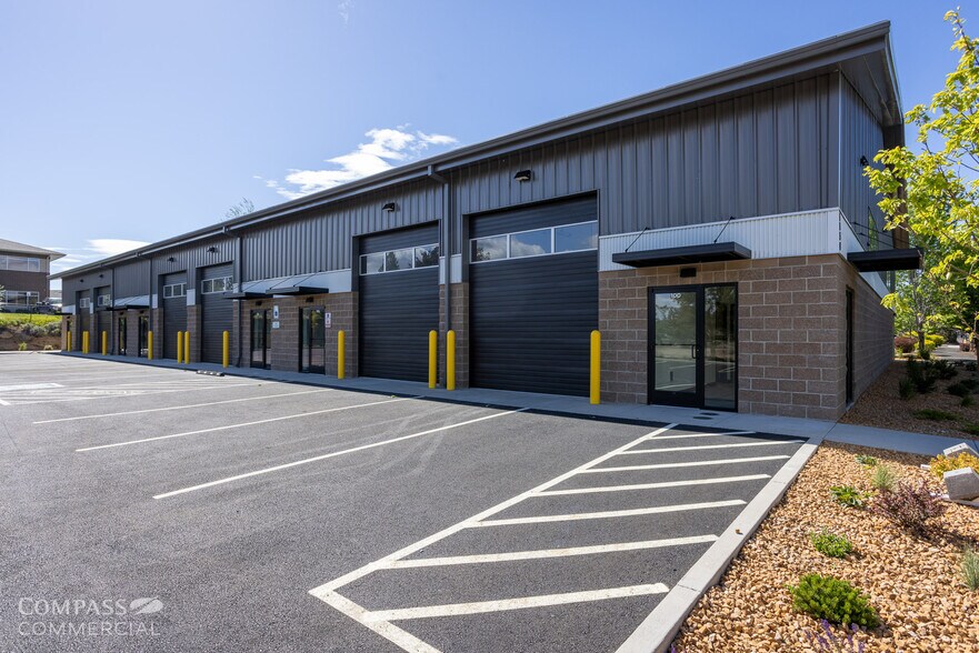 Primary Photo Of 2754 SW 6th St, Redmond Warehouse For Lease