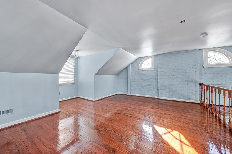 More Photos Of 934 Commander Dr, Roanoke Specialty For Sale