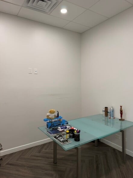 More Photos Of 28835 N Herky Dr, Lake Bluff Warehouse For Lease