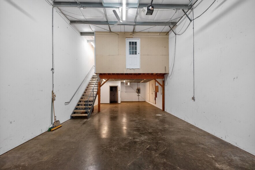 More Photos Of 700 Sunset Pond Ln, Bellingham Industrial For Sale