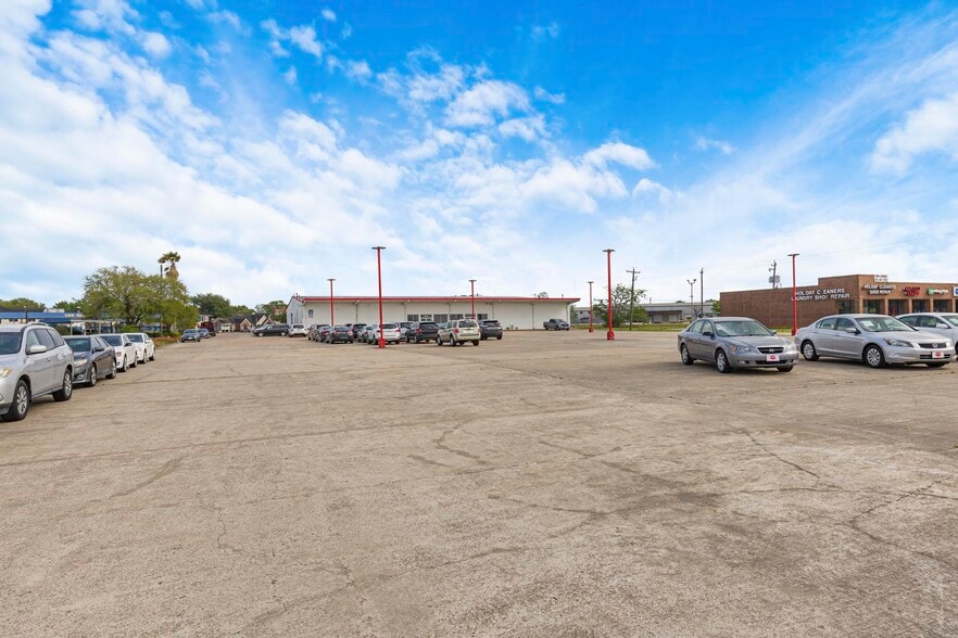 More Photos Of 4008 Avenue H, Rosenberg Land For Sale