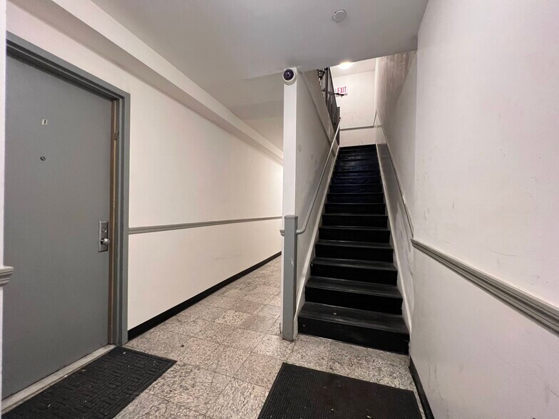 More Photos Of 33 Maujer St, Brooklyn Apartments For Sale