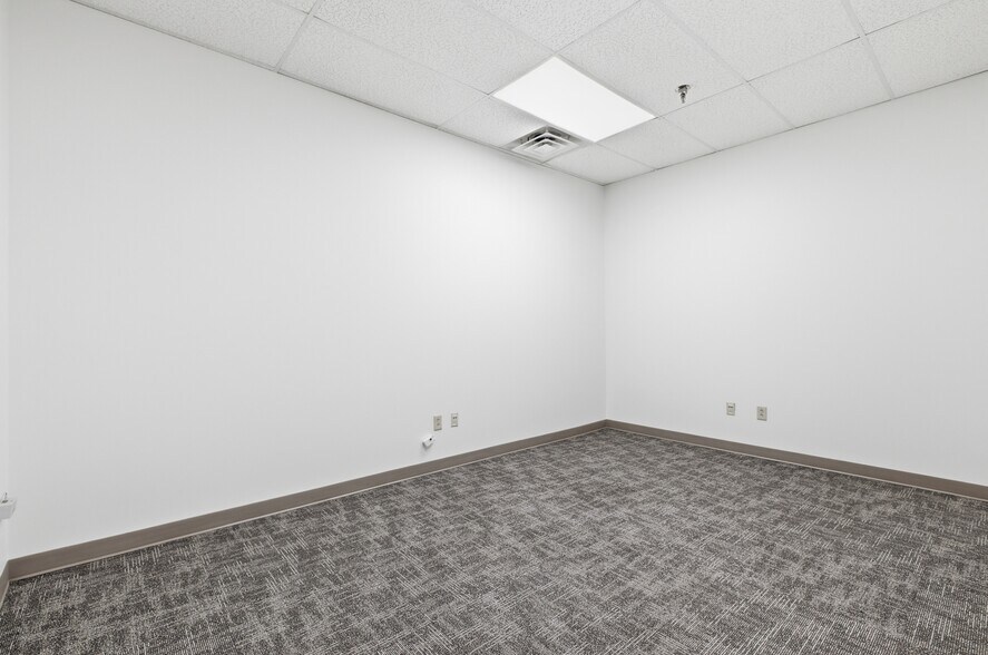 More Photos Of 104-176 Cude Ln, Madison Medical For Lease