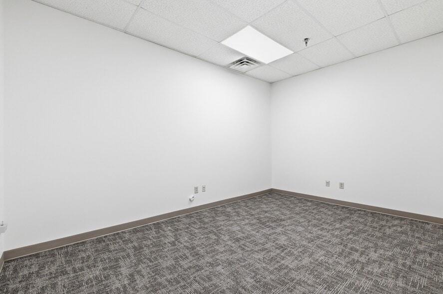 More Photos Of 104-176 Cude Ln, Madison Medical For Lease