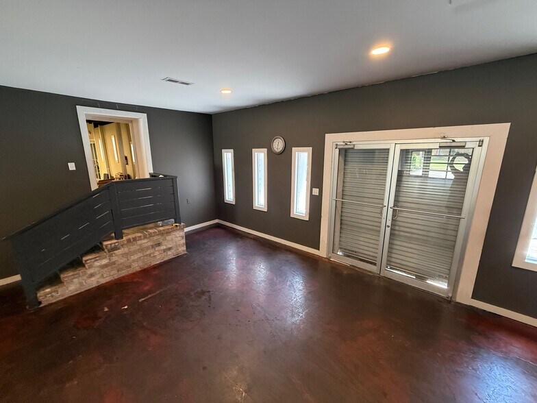 More Photos Of 621 Greenfield St, Wilmington Storefront Retail Office For Lease