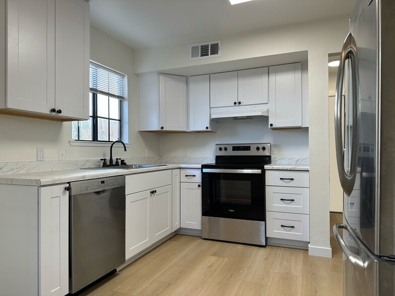 More Photos Of 1805 V St, Sacramento Dormitory For Sale