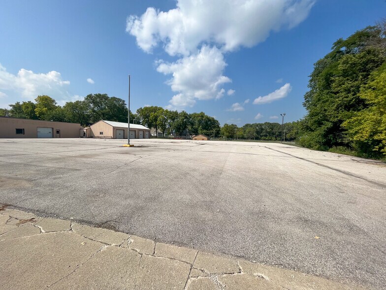 More Photos Of 129 2nd St, Webster City Light Manufacturing For Sale