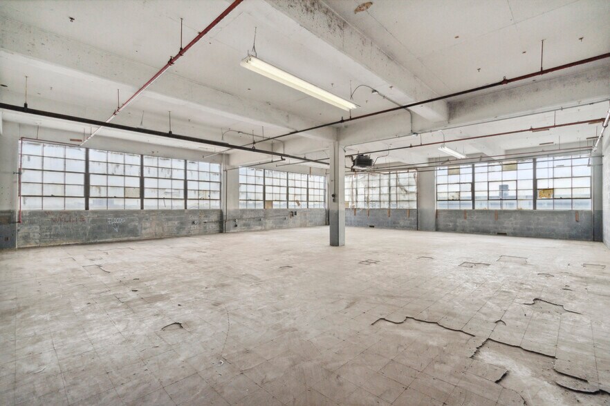 More Photos Of 2916 Weikel St, Philadelphia Warehouse For Sale