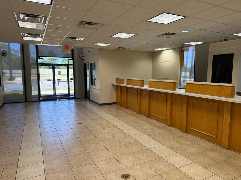More Photos Of 2930 Riverside Dr, Macon-Bibb Storefront For Sale
