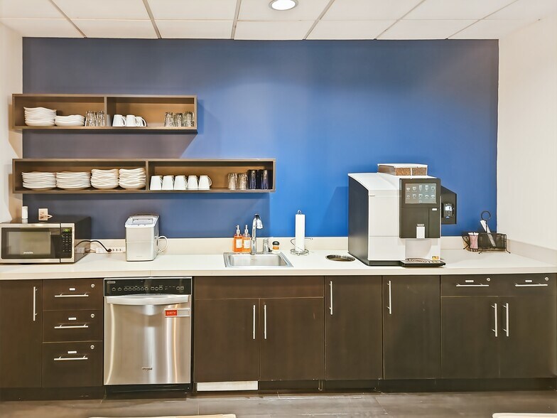 More Photos Of 9465 Counselors Row, Indianapolis Coworking Space