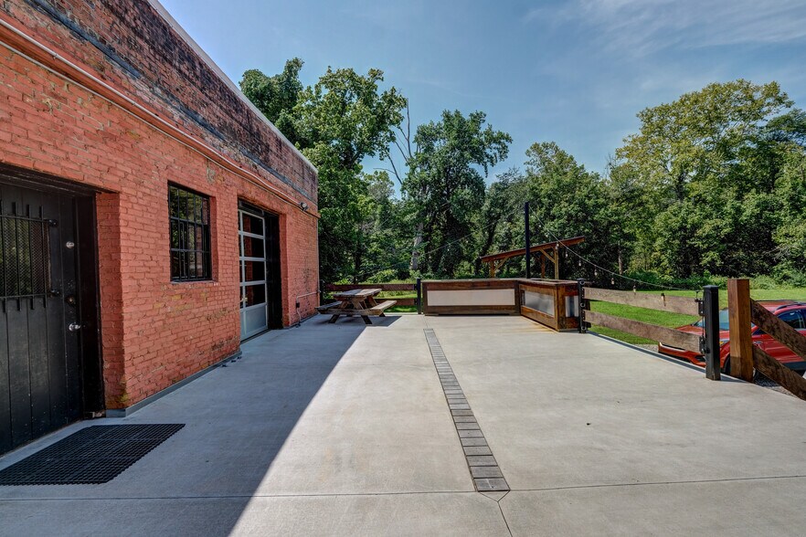 More Photos Of 11 Railroad St, Murphy Research And Development For Sale