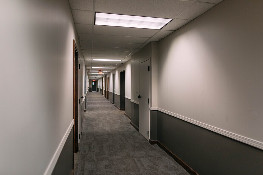 More Photos Of 770 N Cotner Blvd, Lincoln Office For Lease