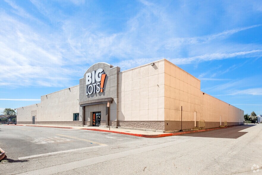 More Photos Of 370 Northridge Shopping Ctr, Salinas Freestanding For Lease