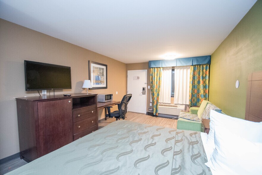 More Photos Of 750 Cobb Place Blvd NW, Kennesaw Hotel For Sale