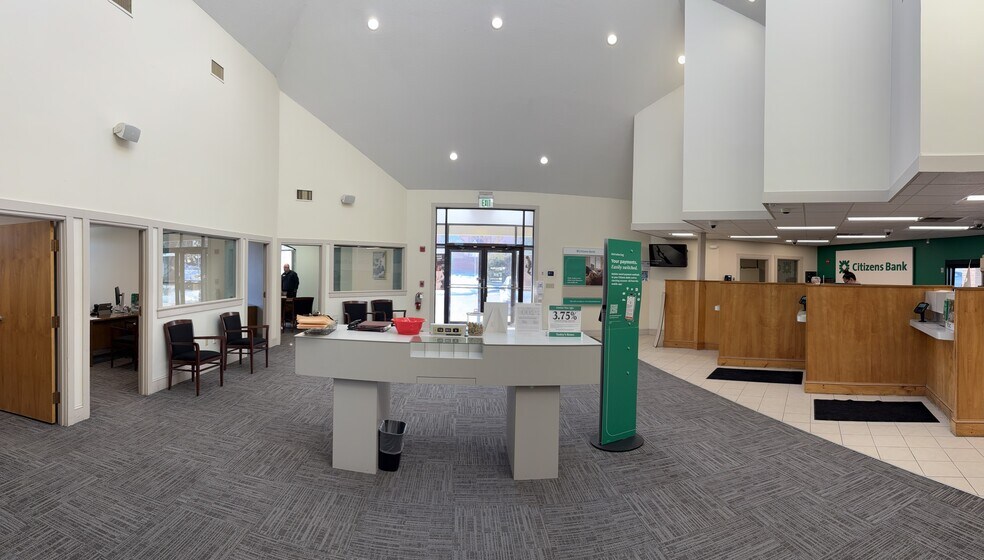 More Photos Of 10 Constitutional Way, Somersworth Bank For Lease