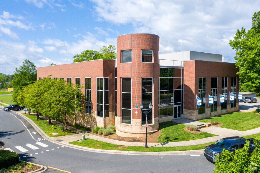 Primary Photo Of 705 Griffith St, Davidson Medical For Lease