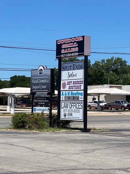 More Photos Of 1020 Fort Worth Hwy, Weatherford Storefront Retail Office For Lease