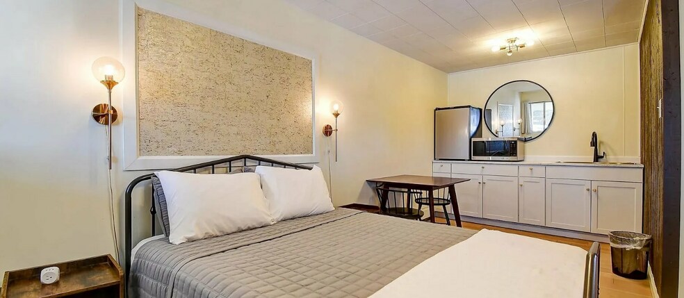 More Photos Of 207 Elm St, Leadville Hotel For Sale