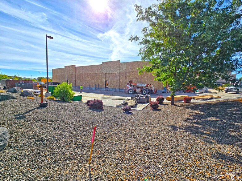 More Photos Of 1255 N Happy Valley Rd, Nampa Restaurant For Sale