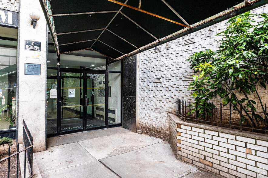 More Photos Of 41-25 KISSENA Blvd, Flushing Apartments For Lease