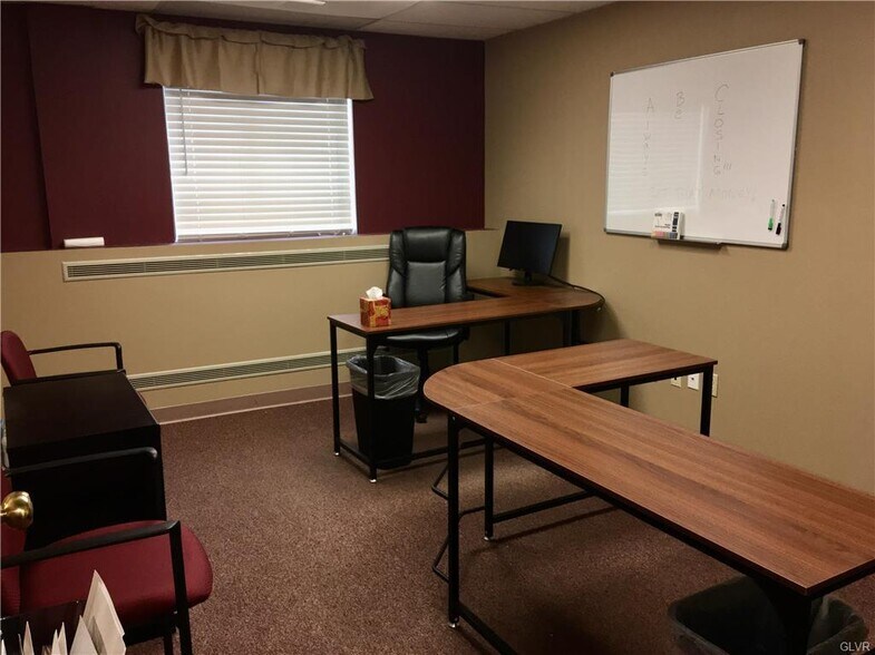 More Photos Of 860 Broad St, Emmaus Light Manufacturing For Lease