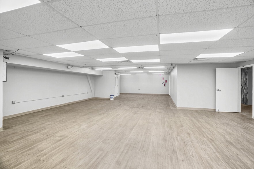 More Photos Of 8200-8358 NW 30th Ter, Doral Warehouse For Lease