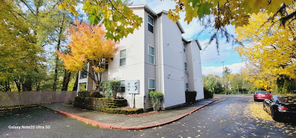 More Photos Of 8824-8828 SE Flavel St, Portland Apartments For Sale