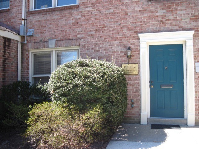 More Photos Of 15720-15754 Crabbs Branch Way, Rockville Showroom For Lease