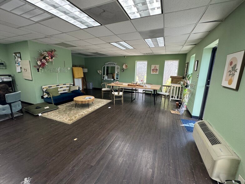 More Photos Of 632 Ralph Ablanedo Dr, Austin Showroom For Lease
