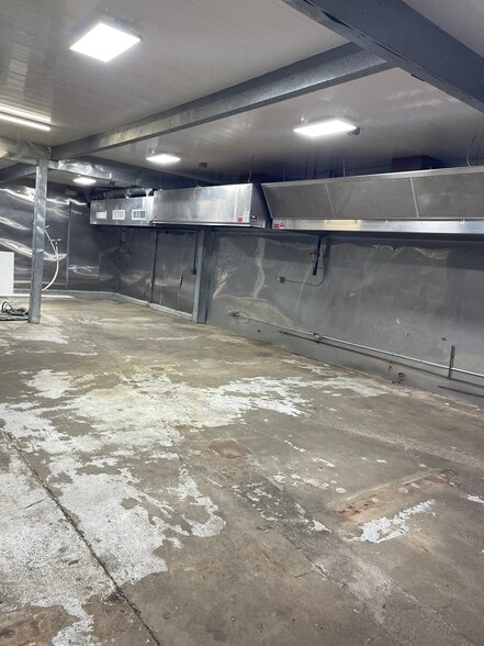 More Photos Of 5706 Troost Ave, Kansas City Warehouse For Sale