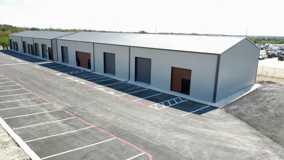 More Photos Of 280 Weil Rd, Cibolo Flex For Lease