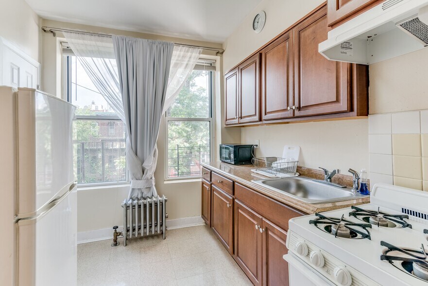 More Photos Of 4132 53rd St, Woodside Apartments For Sale