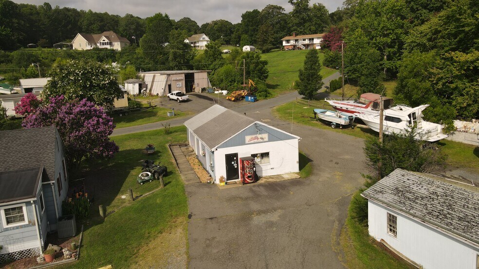 More Photos Of 121 Willow Landing Rd, Stafford Marina For Sale