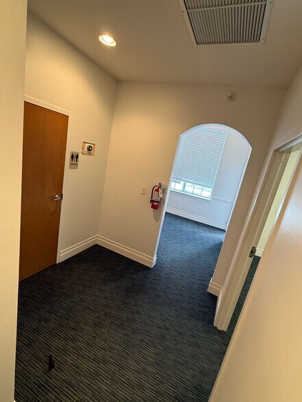 More Photos Of 8825 Perimeter Park Blvd, Jacksonville Medical For Lease