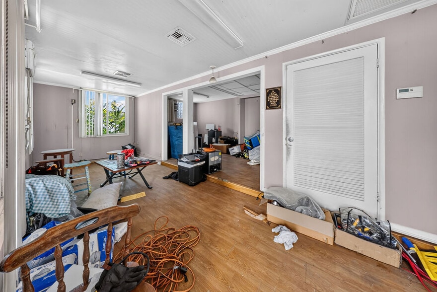 More Photos Of 435 S Main St, Burbank General Retail For Sale