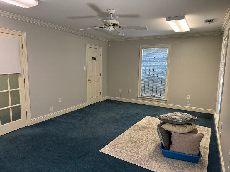 More Photos Of 10508 S Glenstone Pl, Baton Rouge Loft Creative Space For Lease