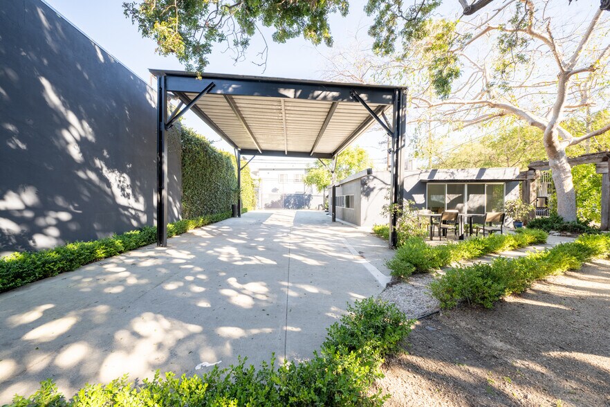 More Photos Of 5761 W Adams Blvd, Los Angeles Loft Creative Space For Lease