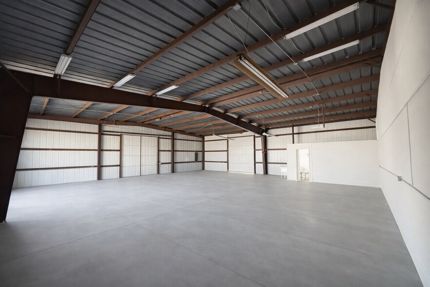 More Photos Of 11050 70th Ave, Seminole Warehouse For Lease