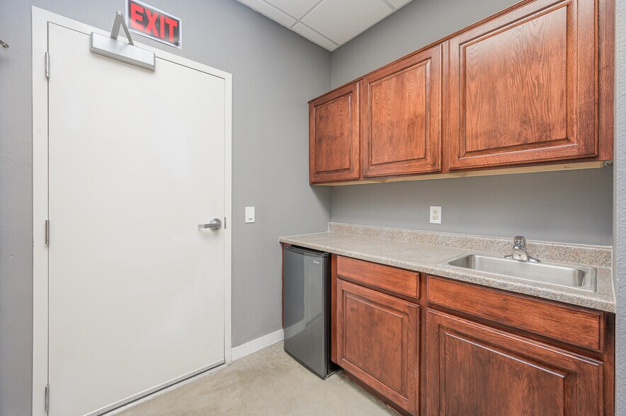 More Photos Of 1491 Palma Rd, Bullhead City Medical For Sale