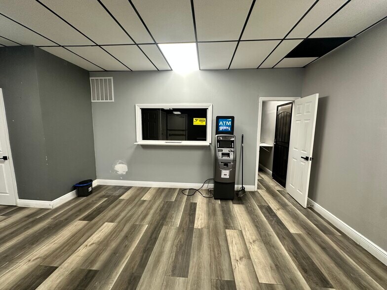 More Photos Of 6514-6516 N 40th St, Tampa Storefront Retail Office For Sale