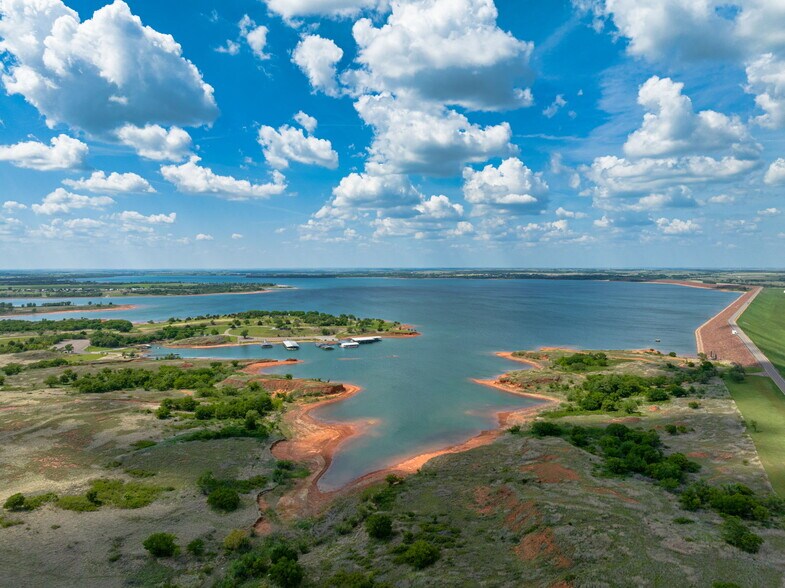 More Photos Of 10277 N 2130 Rd, Foss Convenience Store For Sale