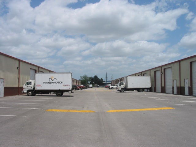 More Photos Of 930 Roberts Rd, Lake Hamilton Warehouse For Lease