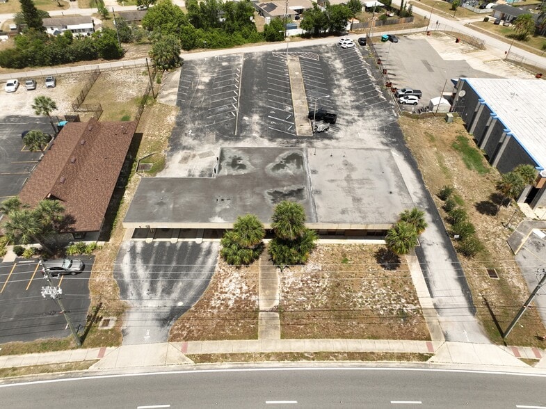 More Photos Of 940 Deltona Blvd, Deltona Bank For Sale
