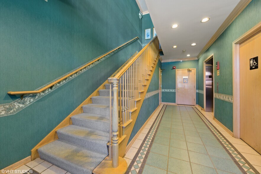 More Photos Of 27W140 Roosevelt Rd, Winfield Medical For Lease